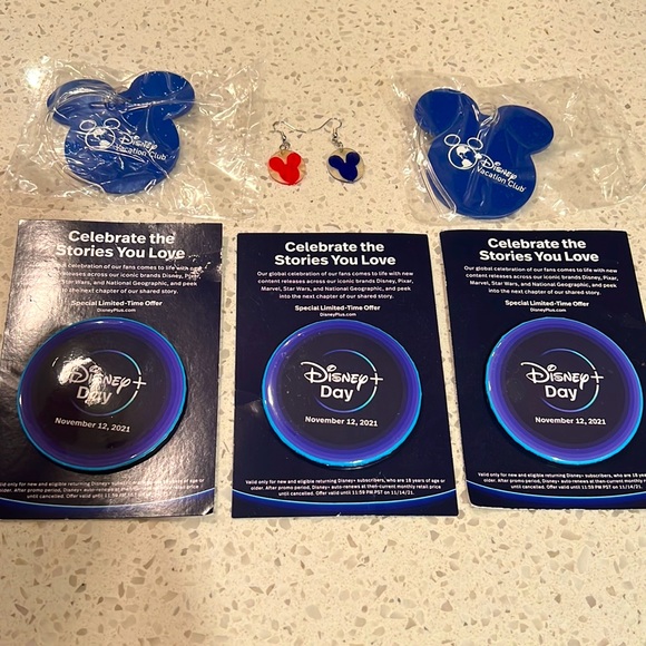 Disney Accessories Bundle - Picture 1 of 4